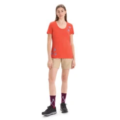 Icebreaker Tech Lite II Short Sleeve Scoop Womens T-Shirt - Swarming Shapes -Climbing Wear Store Icebreaker Tech Lite II SS Scoop Swarming Shapes Earth 02